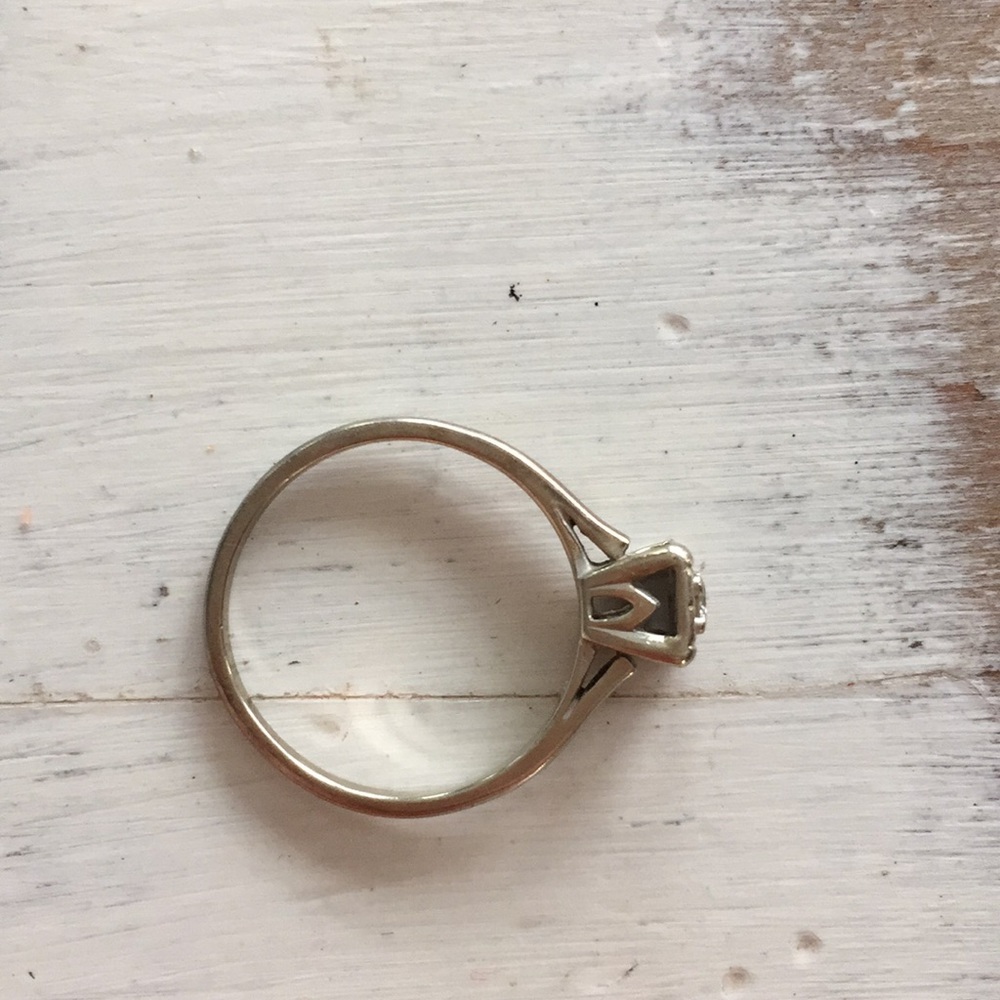 Diamond size 7 ring gold
